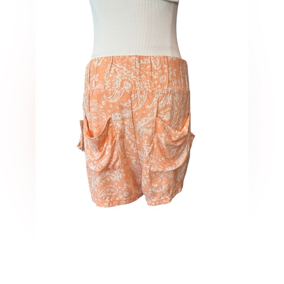 ๐ ๐ NWT FREE PEOPLE Peach Tea Combo Paisley Draped Pocket Shorts | Womenโs Small - Picture 3 of 9